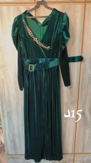 فساتين أعراس وسهرات متوفر جميع الأحجام بحاله جيده