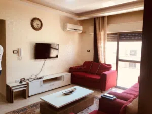 شقة مفروشة مميزة للبيع في شارع الجامعة