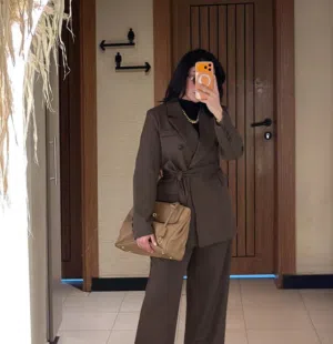 قاط نسائي رسمي (طقم قطعتين) بحالة الوكالة ونظيف جداً (لبسة واحدة فقط).