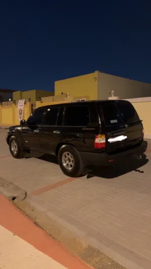 للبيع استيشن موديل 2000 محولg سلندر6 السيارة قير عادي بس القير يباله تبديل او تصليح