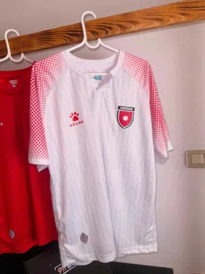 بلوزة للمنتخب الاردني بلون الابيض مقاس (L) جديدة بسعر منافس