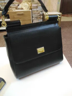 شنتات للبيع ماركات بسعر الحرق