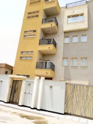 عمارة تتكون من 4 شقق للبيع في السراج