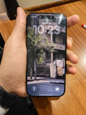 iPhone 16 pro battery 93%