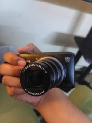 Canon PowerShot SX260 HS – Excellent Condition Box & charger included