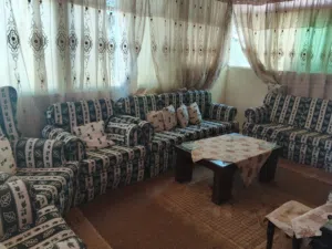 كنب مع برادي وطاولات بسعر حرق