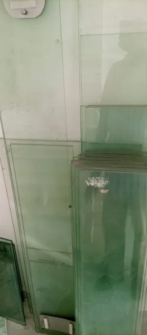 رفوف زجاج + خشب