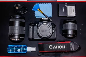 كاميرا كانون (canon 700D) نظيفة مع مستلزماتها …