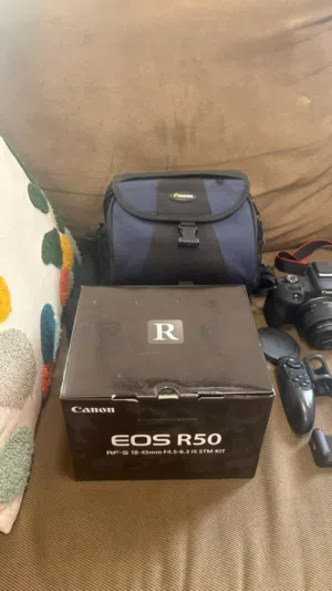 للبيع باكج تصوير وصناعة محتوى Canon EOS R50