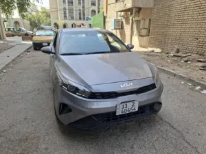كيا فورتي موديل 24 بغداد باسمي ماشيه 11 الف فقط محرك 2000 كير بلادي مكفولات وشواصي ولغود هم كفاله ..