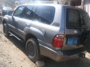 صالون 2002 VXR جير عادي ابواب ونش دفلك فتحة سقف كراسي جلد وكاله ماشي 150 الف ثمانيه سلندر بدون جمارك