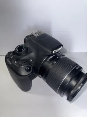 كاميرا كانون 1200Dمستخدمة استخدام بسيط كلش