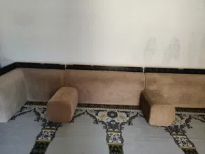كعده عربيه للبيع وفيه 4مساند وتتكون 8قطع