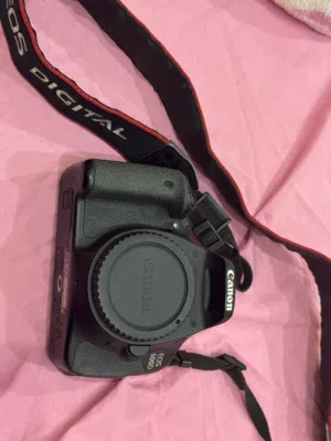 كاميرا كانون 600D مستعملة