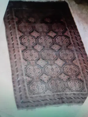 بساط سجاد قديم جدا