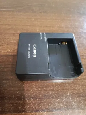 شاحن كاميرا canon اصلي بحالة ممتازة