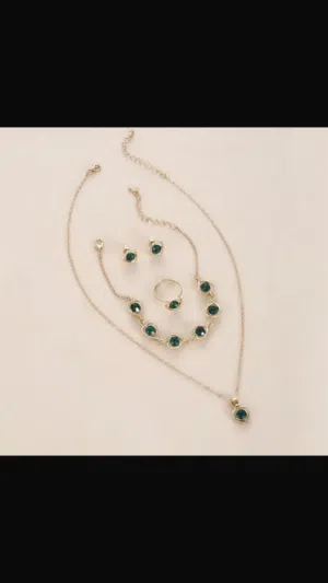 ساعتان واكسسوارات