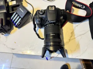 canon EOS 1200D