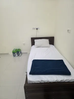 Studio room sharing in muroor