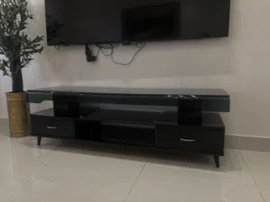 طاولة شاشة سيكوريت أسود