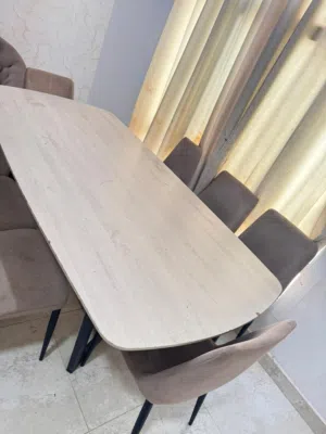 طاولة طعام مع 8 كراسي