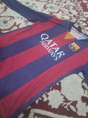 برشلونه 2015 مكتوب وراه ميسي يد طويل