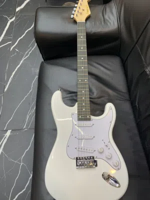 جيتار التريك كهربائي لون ابيض