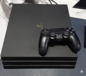 Playstation 4 Pro 4K 1TB حجم 1000GB بحالة ممتازة معاها قير واحد
