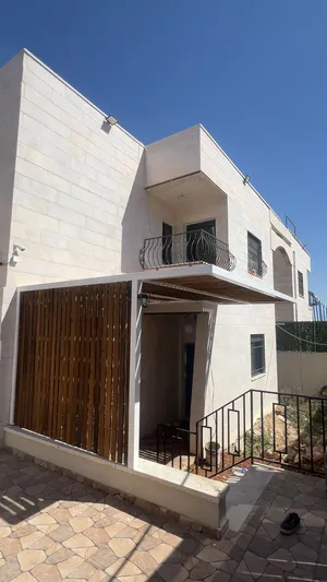 Studio . 3 Bathrooms . 160 m21