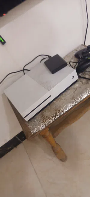 اكسبوكس one s 4K HDR جهاز نظيف ما بيه مشاكل  ما داخل تصليح ذاكرة نص تيرا