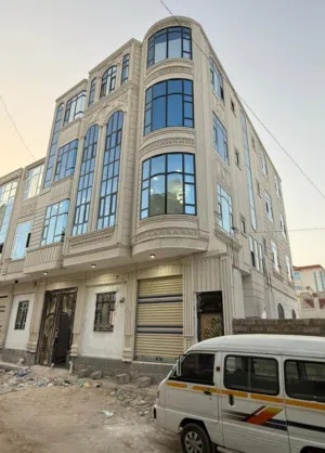 عماره حجر أربعة دور سكنية استثمارية موقع مميز وتشطيب ديلوكس وسعر خاص
