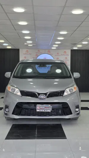 TOYOTA SIENNA LE 2018 راحة عائلية... فخامة يابانية... واعتمادية تدوم