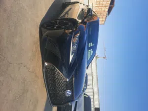 لكزس ES300h sport موديل 2022 لون اسود مميز وغرفه جلد لونين اسود واحمر فحص كامل