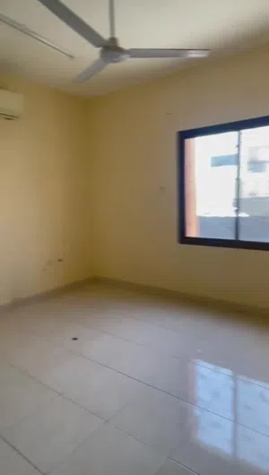 Alkhawir 2 Bhk for rent بالخوير قرب فندق القصر شقة غرفتين و مجلس و مطبخ و حمامين