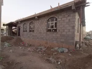 بيت للبيع امام سوق الهندوانه خلف مطعم حضرموت