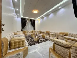 شقق VIP مفروشة - أول ساكن للإيجار 4 غرف (بيت بوس) - صنعاء