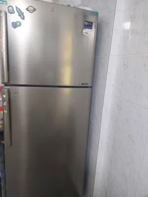 ثلاجة سامسونج 26 قدم بحالة ممتازة للبيع بداعي السفر  A refrigerator Samsung 26 feet in an excellent