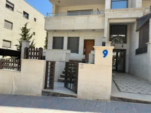 195 m2 3 Bedrooms Apartments for Sale in Amman Marj El Hamam