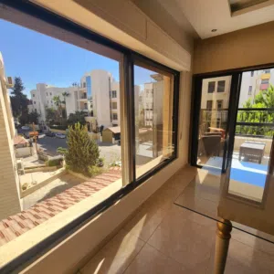 شقة نصف مفروشة للإيجار بالقرب من رئاسة الوزراء ref : 14344