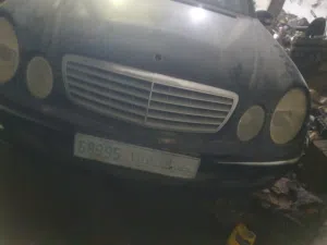 مرسيدس باشا جمرك نضيفه  محرك 32 يلف وما تولعش طفيت و ولعت معاش تبي تولع  كربون كامل كمبيو صاله سيرية