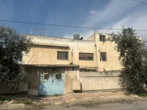 للبيع منزل مستقل مكون من طابقين على ارض مساحة 1 دنوم بالاضافة الى عمارة بمنطقة جبل الحسين