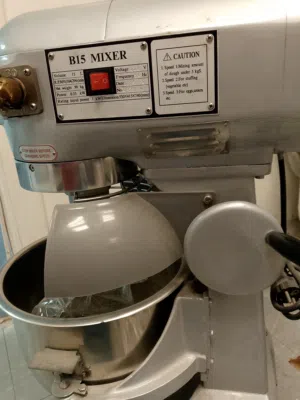B15 mixer خلاط مطعم لجميع الاستعمالات خلاط/عجانة B15 Mixer صناعي السعة: 15 لتر الكهرباء: 220