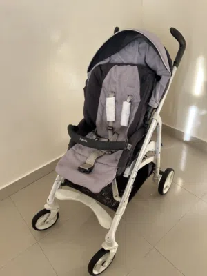 عربة أطفال ب 8 دينار