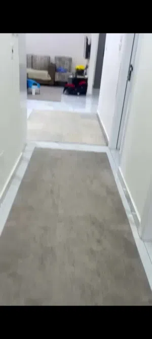 شقه للبيع في عين منجد طابق ثالث مساحه 150