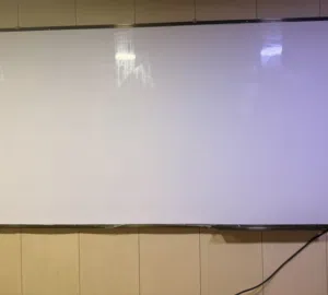 سبوره مستعمل قليللل جدا. (جديده تقريبا)