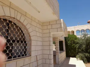منزل للبيع في شويكة الغربية المفرق الشارع الرئيسي قرب مسجد الخيرات