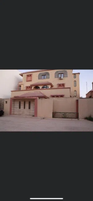 10 m2 More than 6 bedrooms Townhouse for Sale in Tripoli Al-Bivio