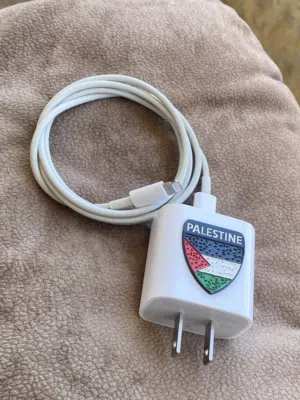 شاحن ايفون اصلي 20W (ال Plug + الكيبل) Original like new  استعمال بسيط جدا