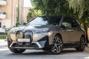 Bmw ix 40 2023 Full electric X-drive   السيارة وارد و كفالة الشركة و قطعت مسافة 3.500 كيلو متر فقط