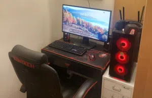 جهاز كمبيوتر مكتبي Gaming PC مع جميع ملحقاته كاملة + طاولة صغيرة مع كرسي متحرك بحالة جيدة للبيع